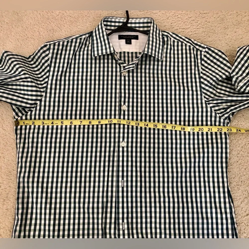 Banana Republic Men’s Plaid Button Down Shirt
